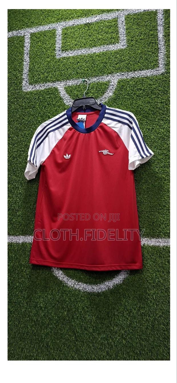Arsenal Red and White Adidas Og Kit. - thumbnail 2