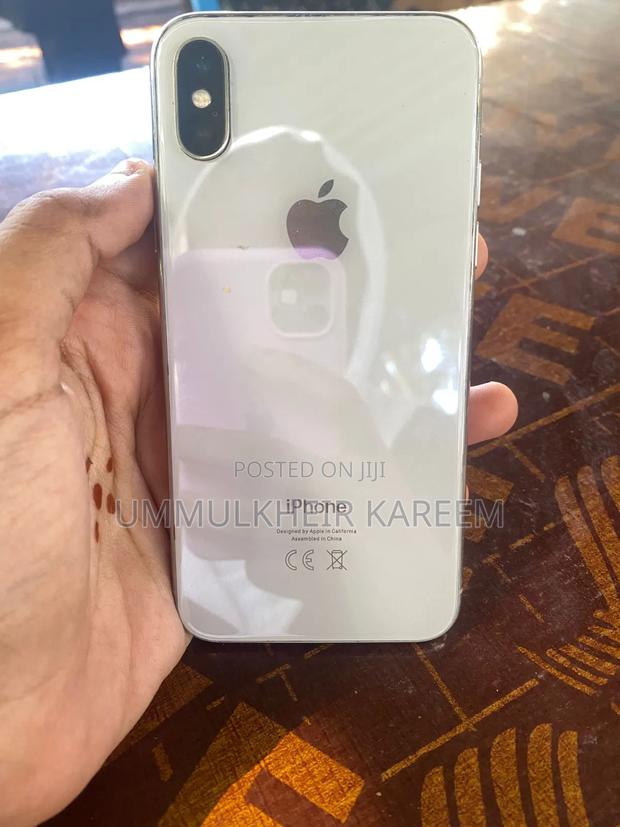 Apple iPhone X 64 GB White - main view