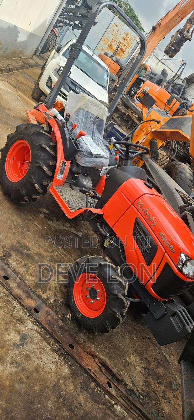 Kubota Tractor - thumbnail 2