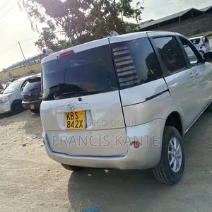 Toyota Sienta 2009 Silver
