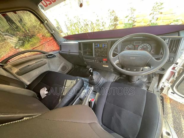 Isuzu NMR 2009 Black - thumbnail 4