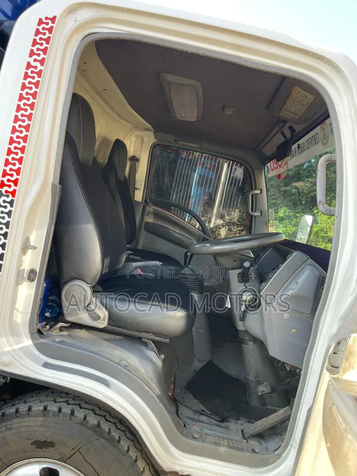 Isuzu NMR 2009 Black