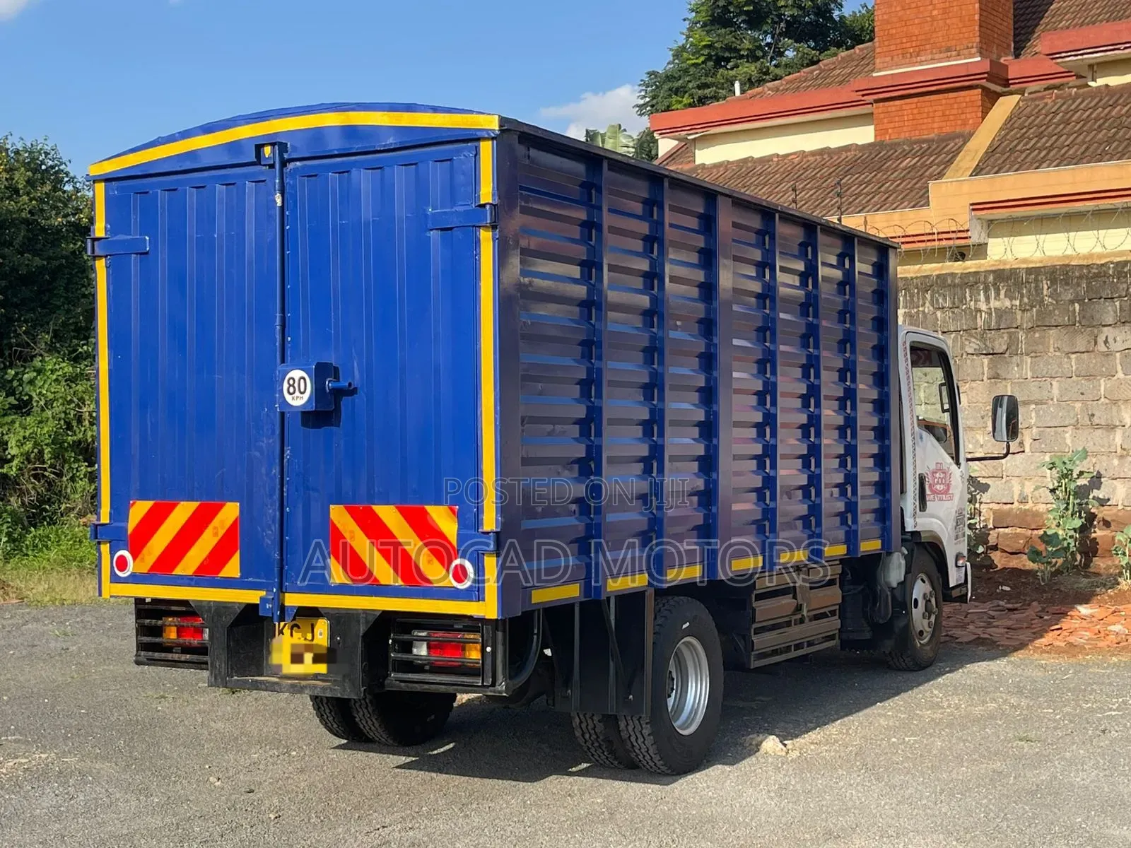 Isuzu NMR 2009 Black