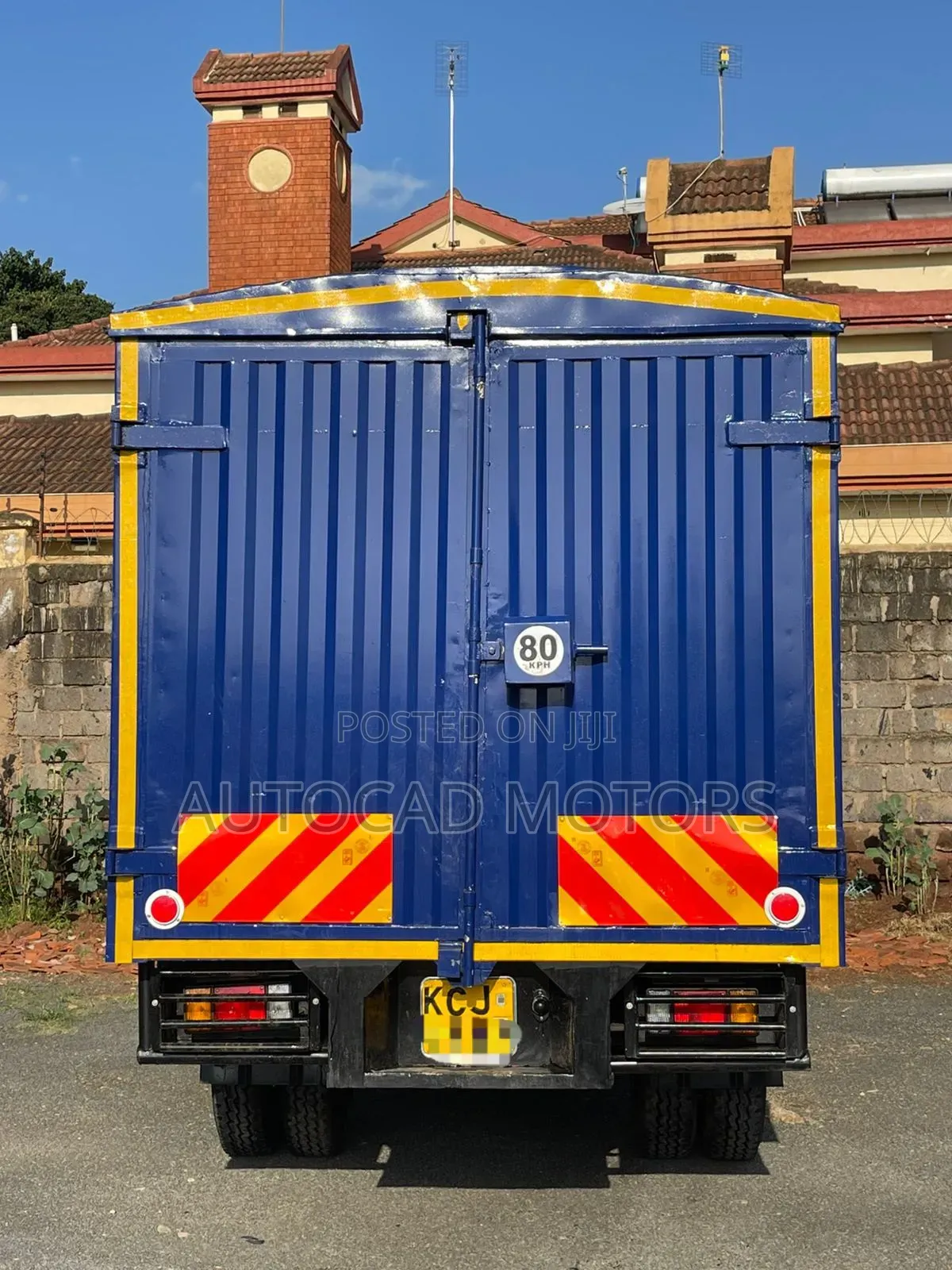 Isuzu NMR 2009 Black