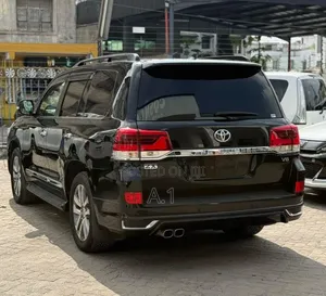 Toyota Land Cruiser 4.6 V8 ZX 2019 Black