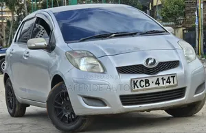 Toyota Vitz 2007 Silver