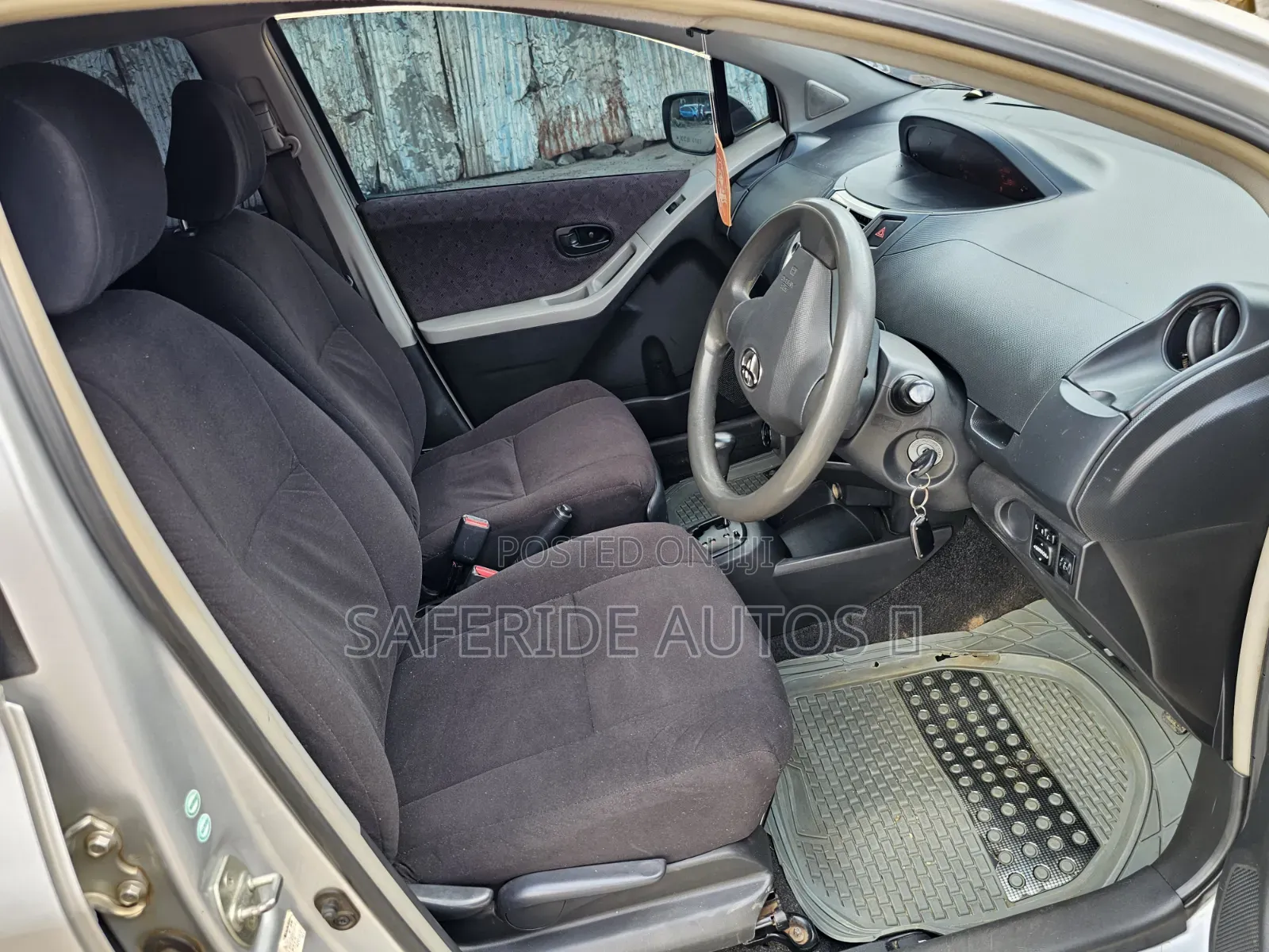 Toyota Vitz 2007 Silver