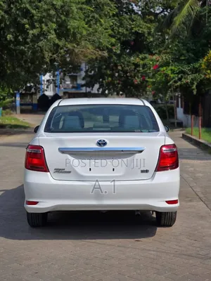 Toyota Axio 1.5 Hybrid 2WD 2019 White