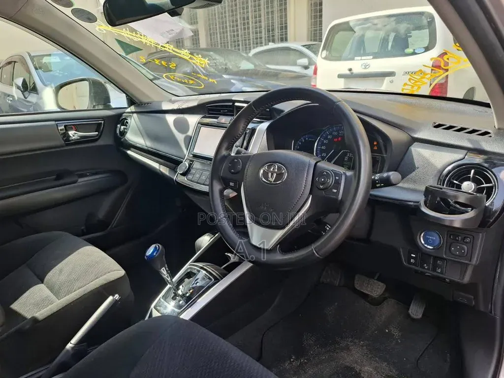 Toyota Axio 1.5 Hybrid 2WD 2019 Gold