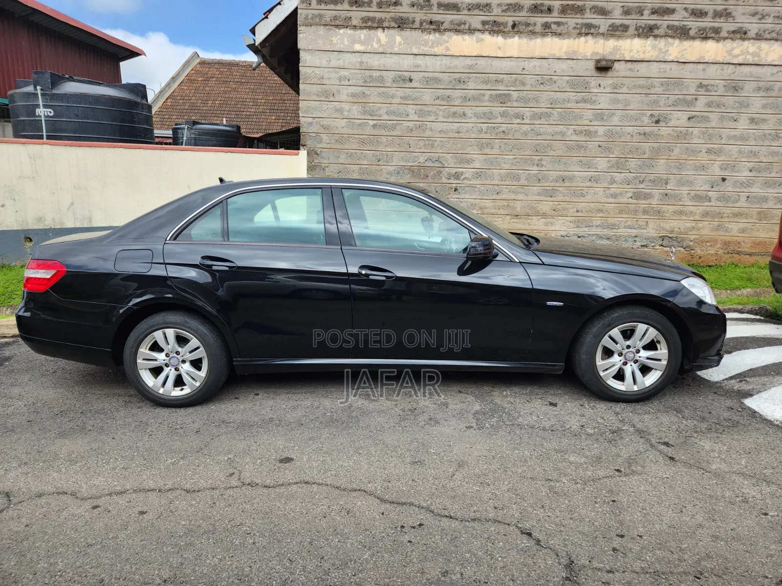 Mercedes-Benz E200 2010 Black
