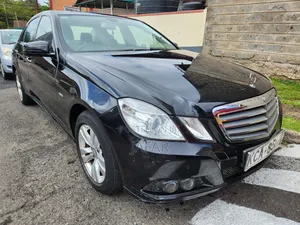 Mercedes-Benz E200 2010 Black