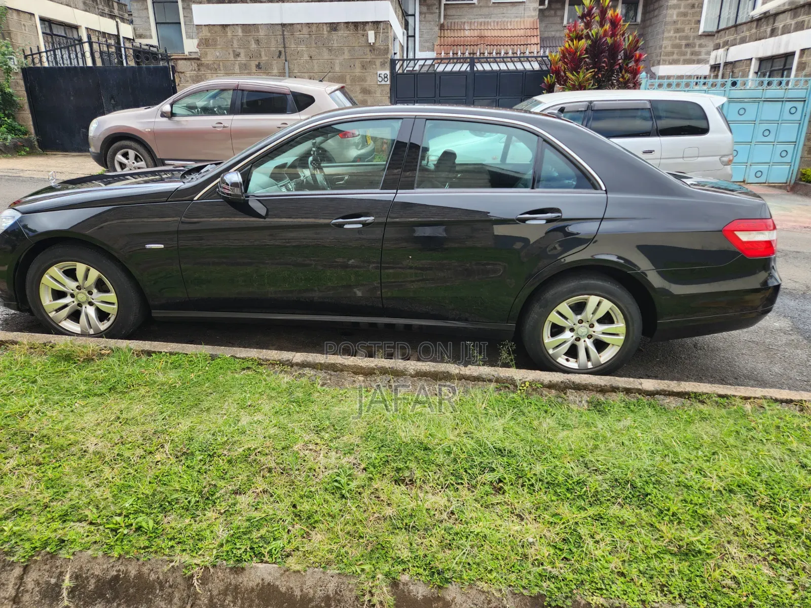 Mercedes-Benz E200 2010 Black