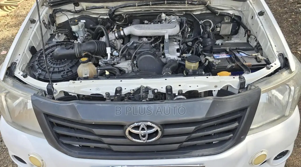 Toyota Hilux 2014 White