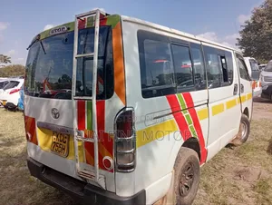 Toyota HiAce 2009 White
