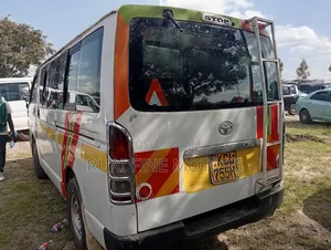 Toyota HiAce 2009 White