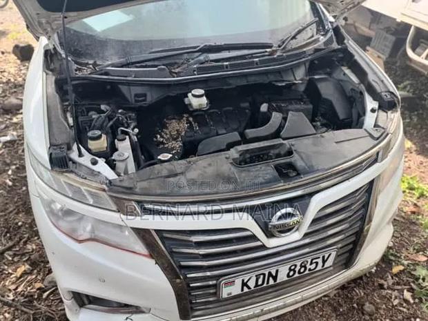 Nissan Grand 2016 White - thumbnail 3