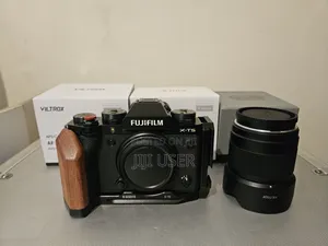 Fujifilm X-T5 (Includes Lenses)