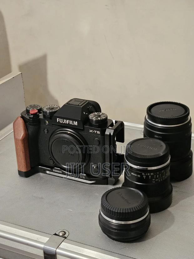 Fujifilm X-T5 (Includes Lenses) - thumbnail 3