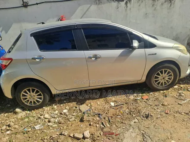 Toyota Vitz 1.5 FWD 5dr 2018 Silver