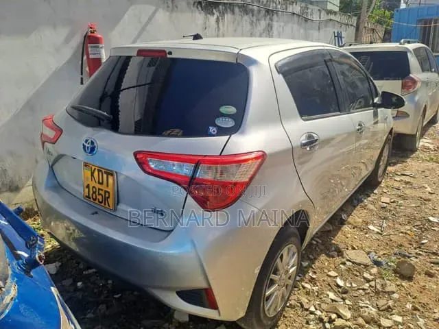Toyota Vitz 1.5 FWD 5dr 2018 Silver