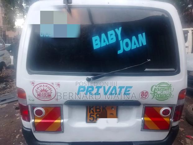 Toyota HiAce 2002 White - thumbnail 3