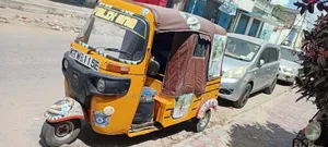 Bajaj Boxer 125 2021 Yellow