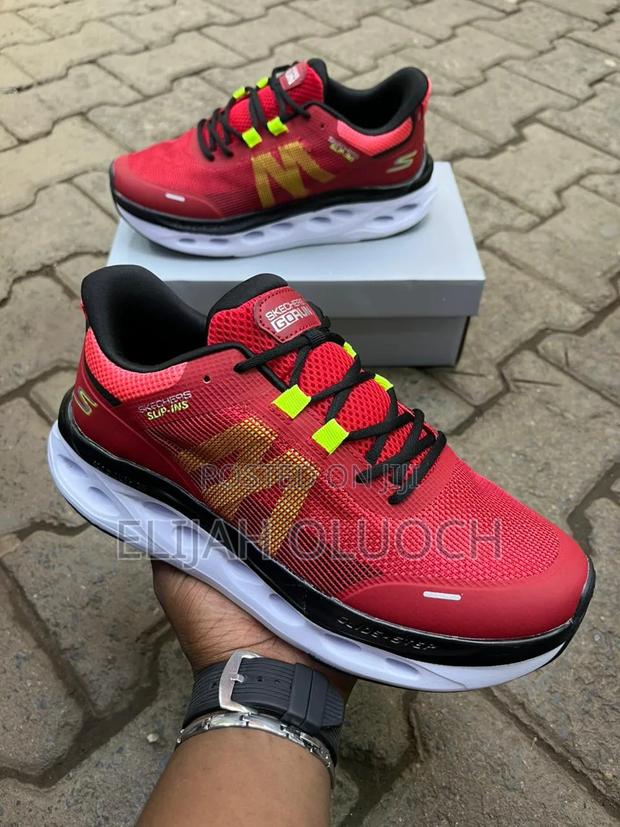 Max Cushioning Glide Step Sketchers  
 Quality - thumbnail 2