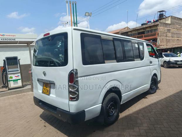 Toyota HiAce 2007 White - thumbnail 2
