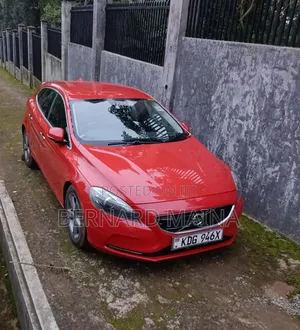 Volvo V40 2014 Red