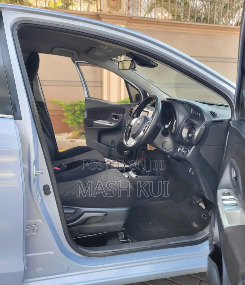 Toyota Vitz 2015 Blue