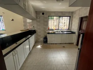 5bdrm House in Lavington, Muthangari for rent