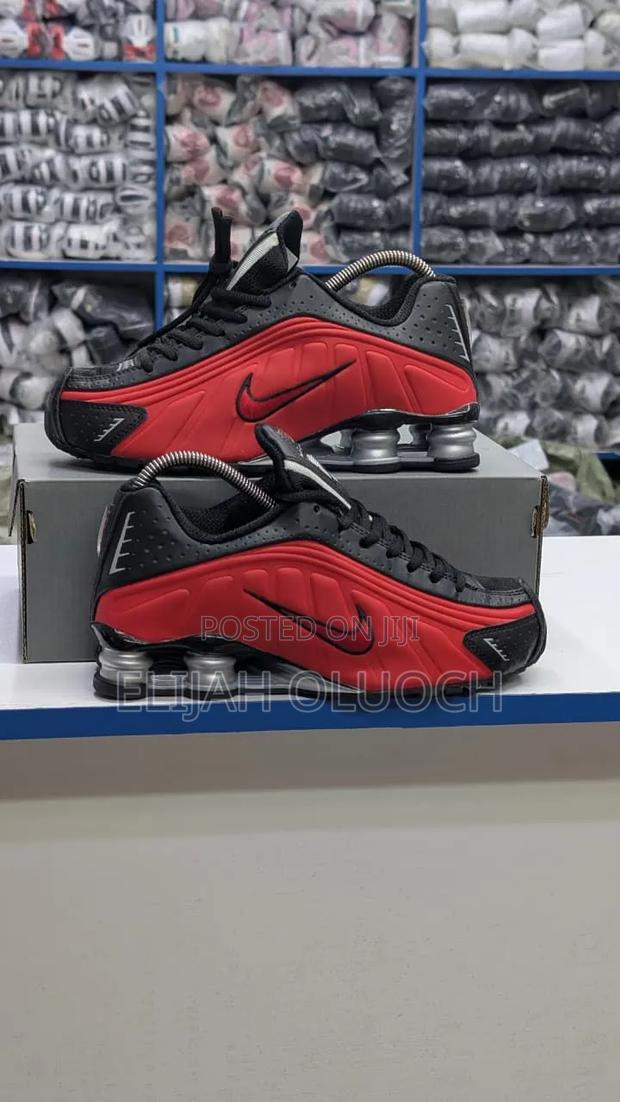 Nike Shox R4 Sneakers in a University Red and Black - thumbnail 2