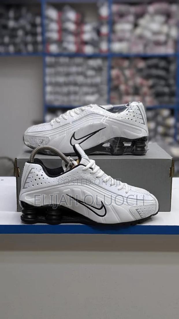 Nike Shox R4 White and Black Retro