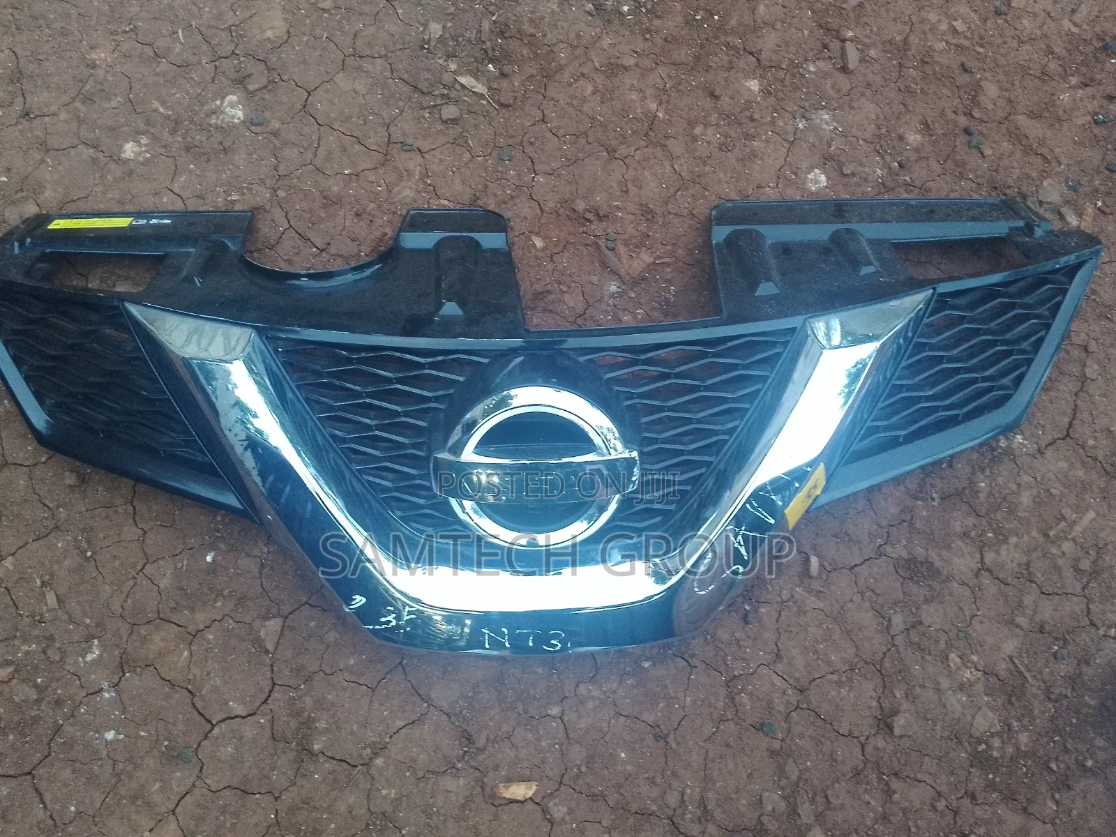 Nissan X-Trail T32 Grill