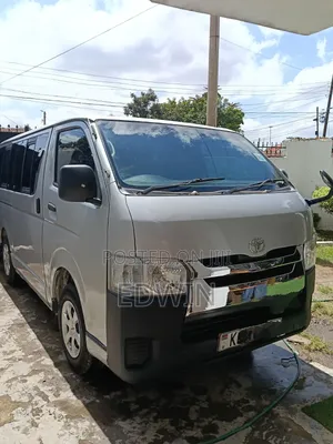 Toyota HiAce 2010 Silver