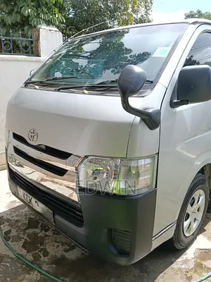 Toyota HiAce 2010 Silver