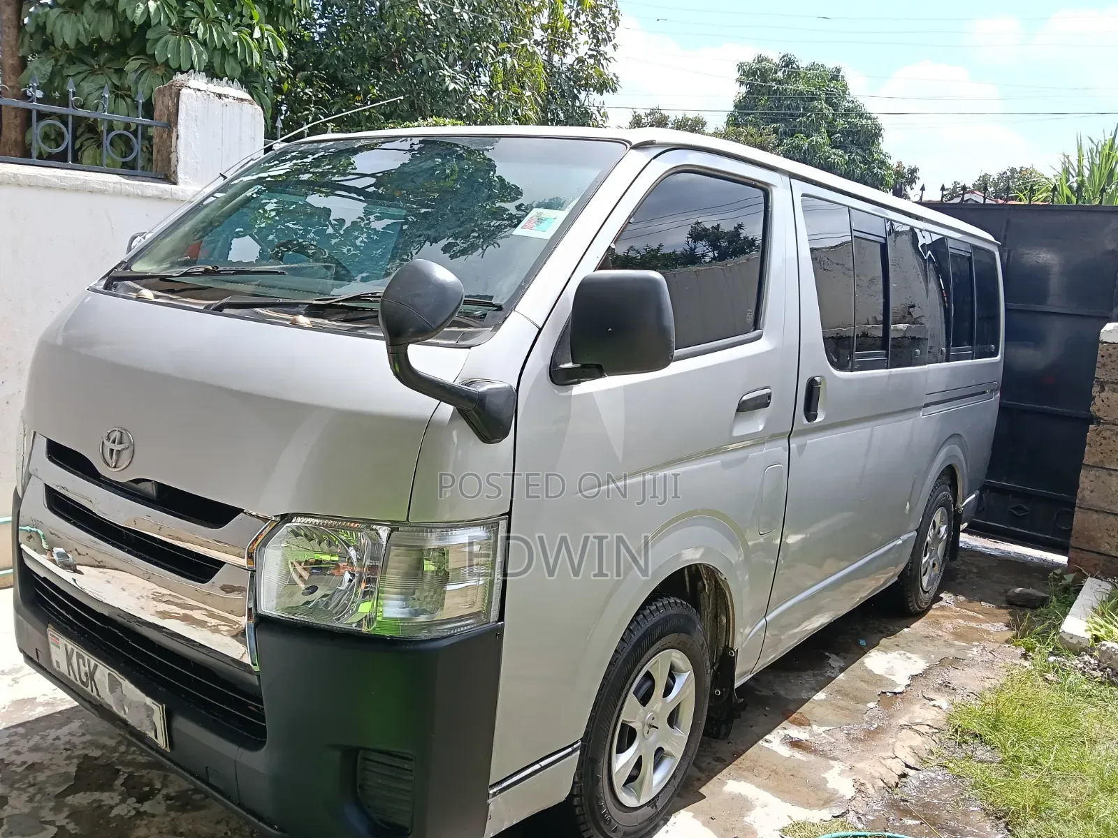Toyota HiAce 2010 Silver