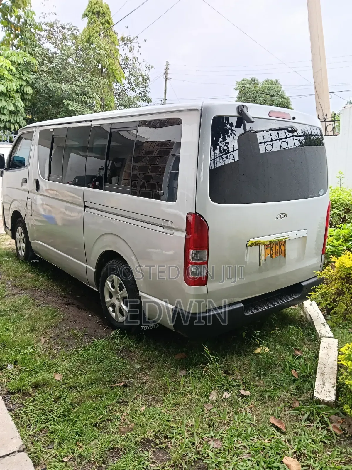 Toyota HiAce 2010 Silver