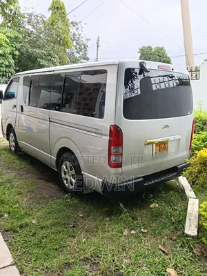 Toyota HiAce 2010 Silver