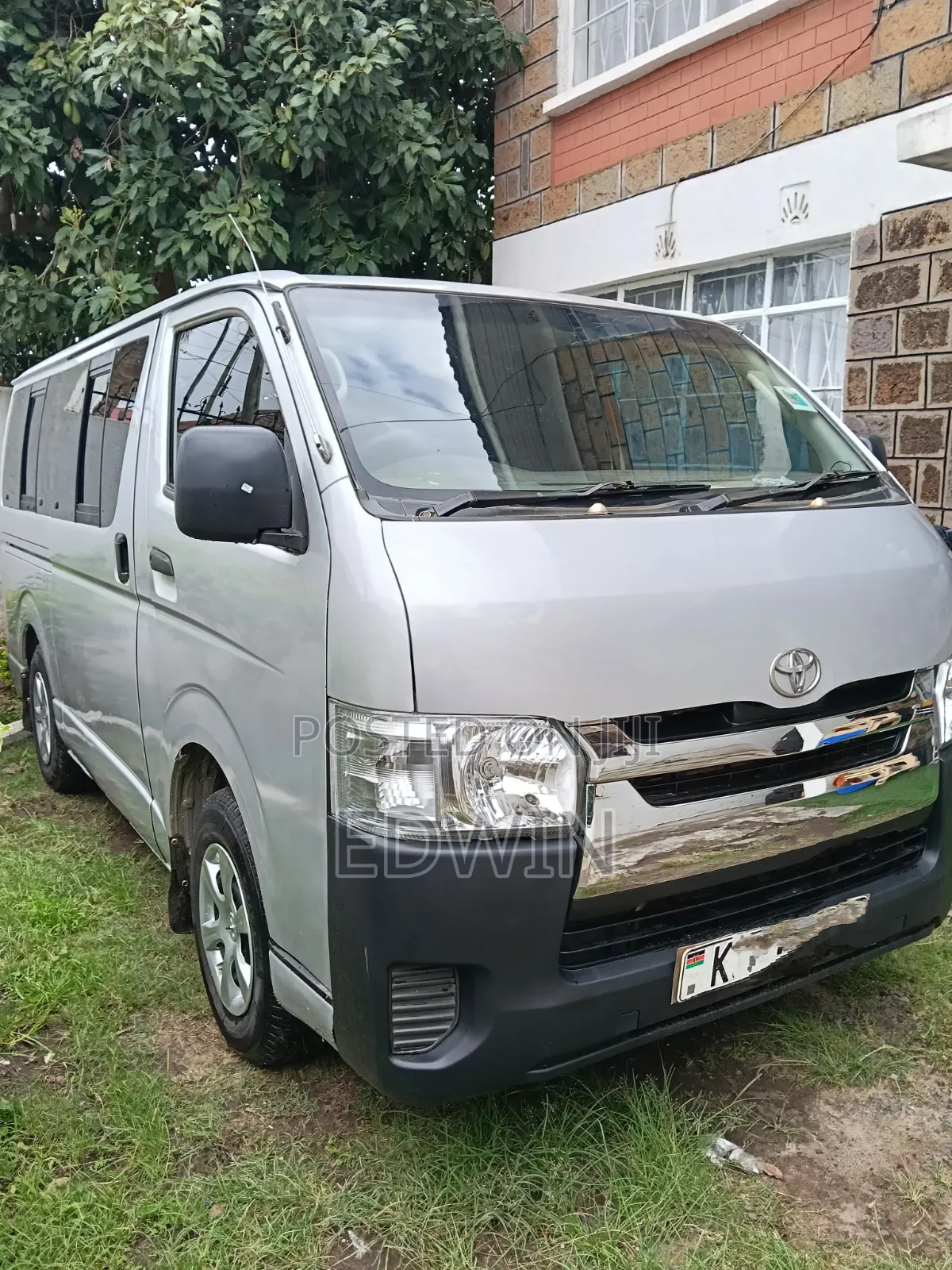 Toyota HiAce 2010 Silver