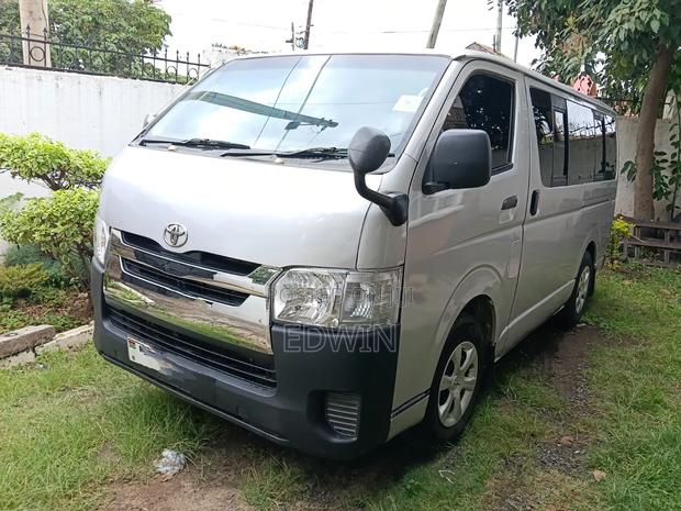 Toyota HiAce 2010 Silver - thumbnail 9