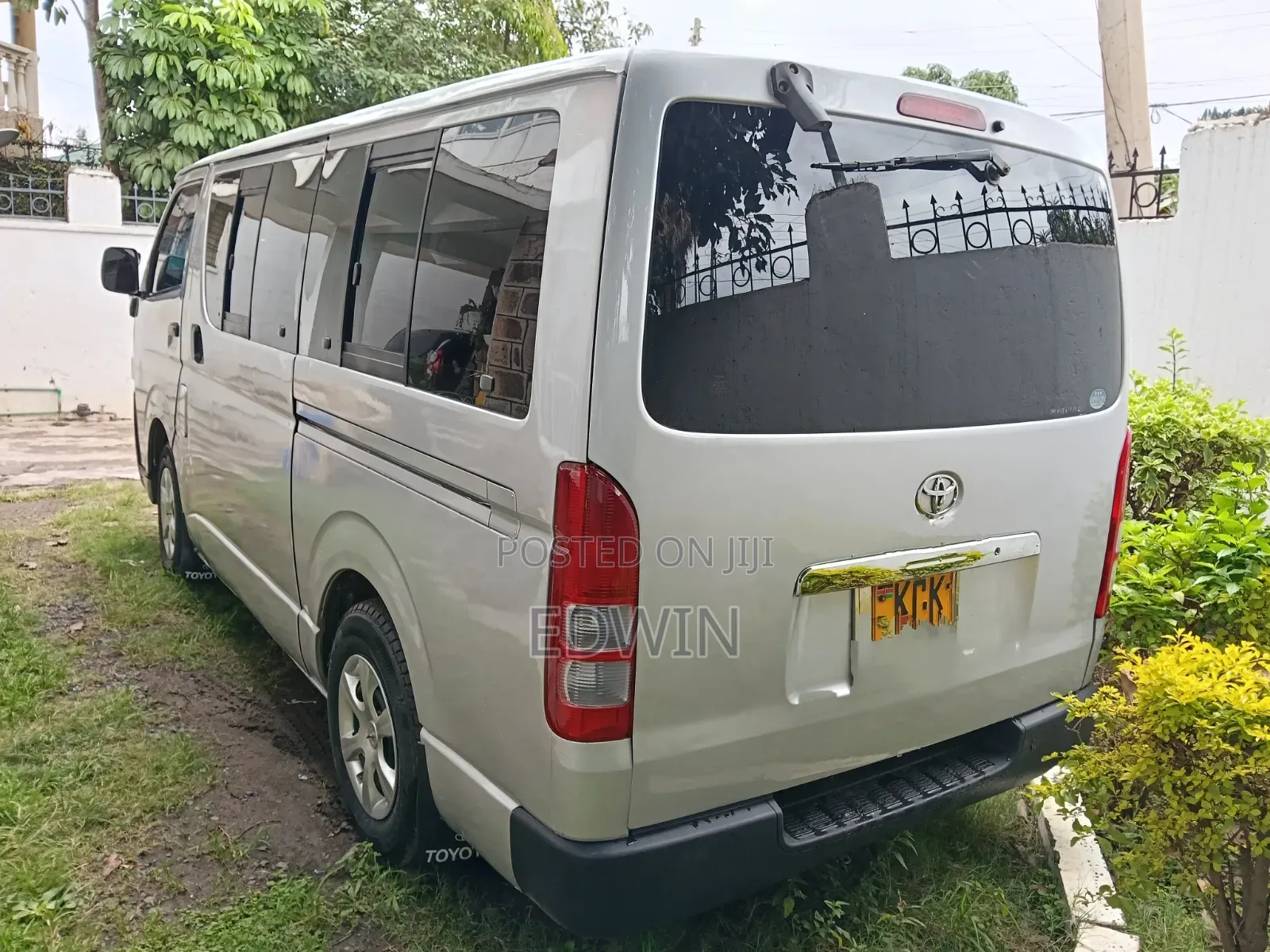 Toyota HiAce 2010 Silver