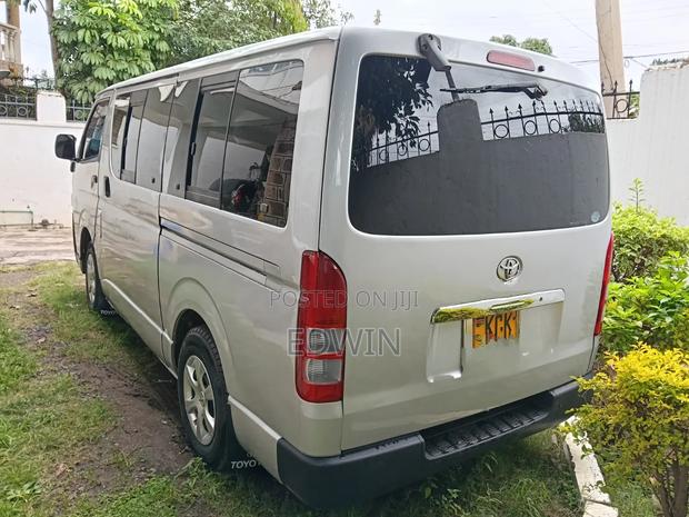 Toyota HiAce 2010 Silver - thumbnail 12