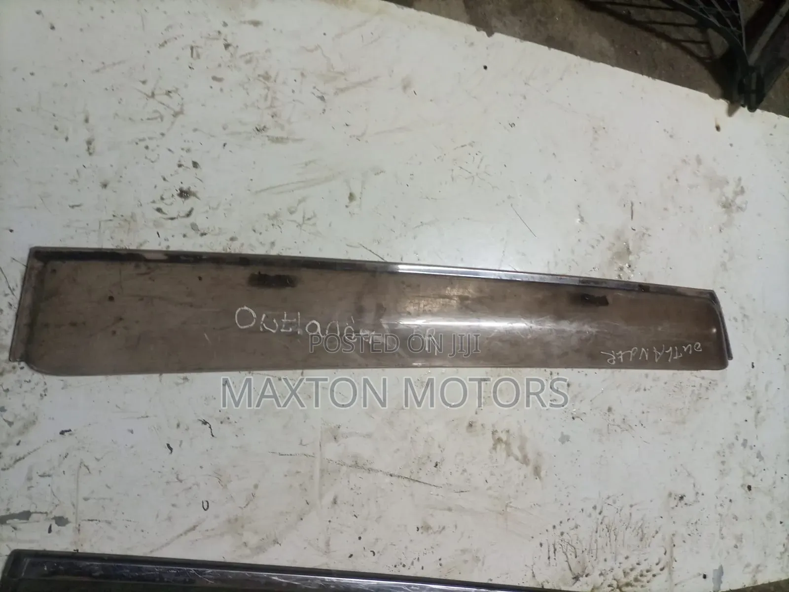Mitsubishi Outlander Rear Windbreaker 2008
