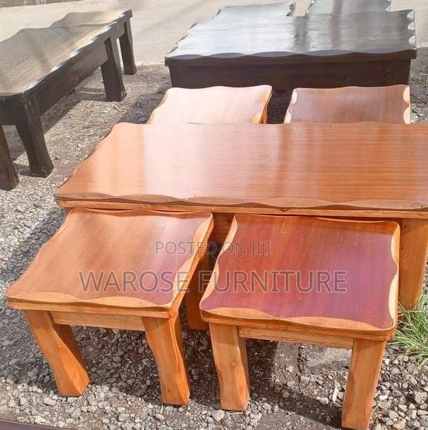 Cofee Table With 4 Stools