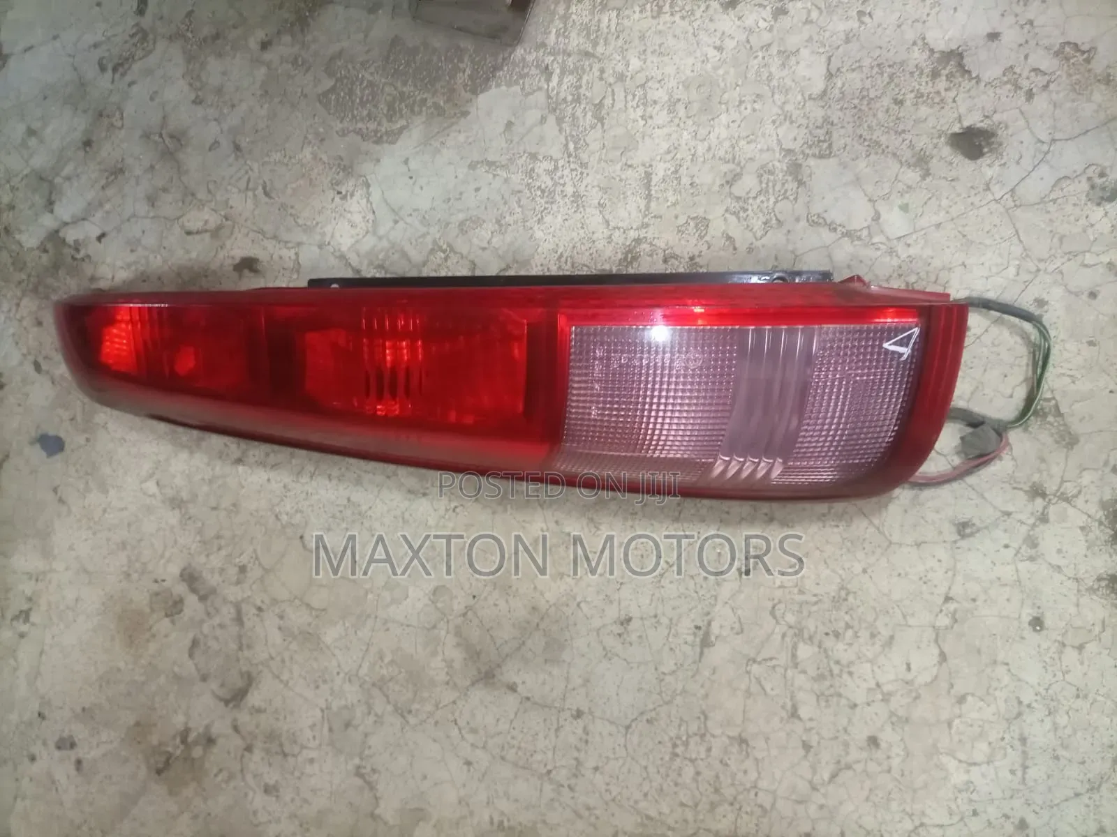 Nissan Xtrail Nt30 2005 Taillight (Pink)