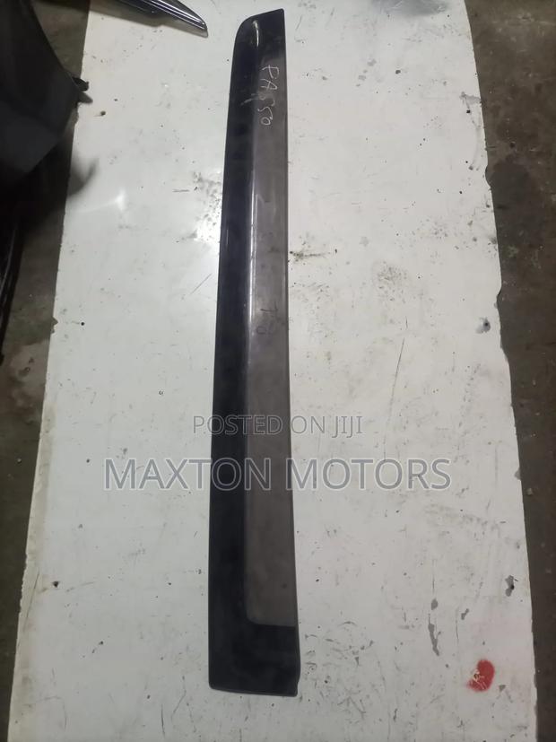 Toyota Passo Boon Rear Windbreaker