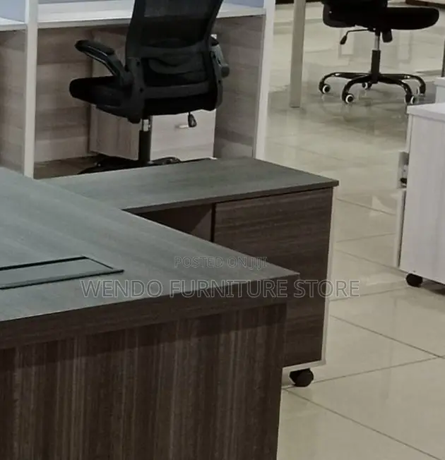 Office Desk; 1.6 Meters Executive Office Betente Desk