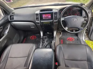 Toyota Land Cruiser Prado 2004 Silver
