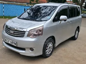 Toyota Noah 2012 Silver
